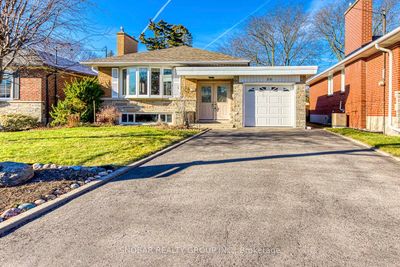 36 Ruscoe Cres, House other with 3 bedrooms, 2 bathrooms and 5 parking in Etobicoke ON | Image 2