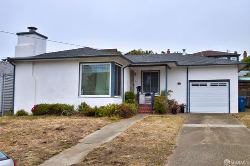 111 Village Ln, Daly City, CA, 94015-1649 | Card Image