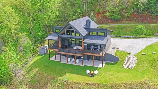 433 Hawkeye Trl, Home with 3 bedrooms, 3 bathrooms and null parking in Marble NC | Image 63