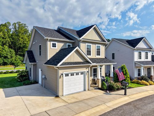 320 Bernies Way, Elliston, VA, 24087-1401 | Card Image