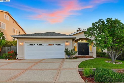 124 Linmore Dr, Fremont, CA, 94539-5423 | Card Image
