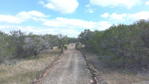 890 County Road 246, Hondo, TX, 78861-6447 | Card Image