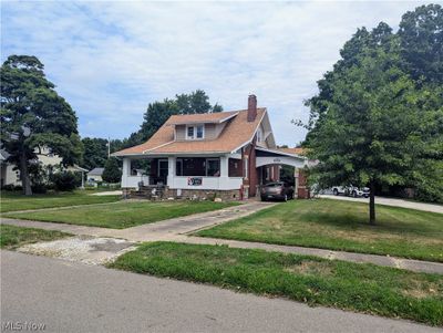 Front view, front yard and covered porch | Image 1