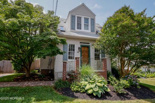 18 Coleman Pl, Red Bank, NJ, 07701-6115 | Card Image