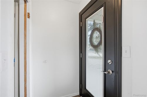 28642 7 Mile Rd, Livonia, MI, 48152-3556 | Card Image