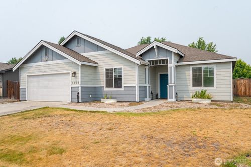 1308 W Bonneville St, Moses Lake, WA, 98837-1695 | Card Image