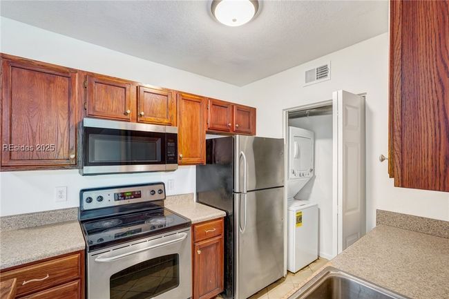 APT-1211 - 897 Fording Island Rd, Condo with 2 bedrooms, 2 bathrooms and null parking in Bluffton SC | Image 7