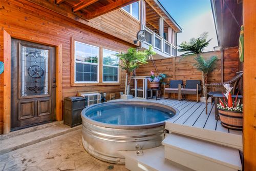 1529 Seegar St, Dallas, TX, 75215-2002 | Card Image