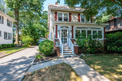38 Thomas St, Metuchen, NJ, 08840-2638 | Card Image