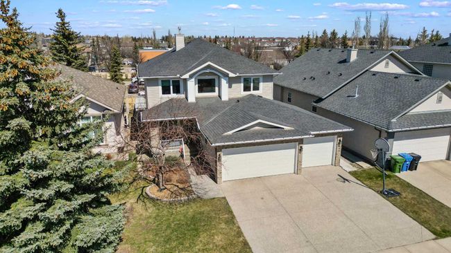 90 Simcoe Crescent Sw, Home with 5 bedrooms, 3 bathrooms and 6 parking in Calgary AB | Image 2