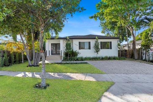 1520 Nw 29th Ave, Miami, FL, 33125-2032 | Card Image