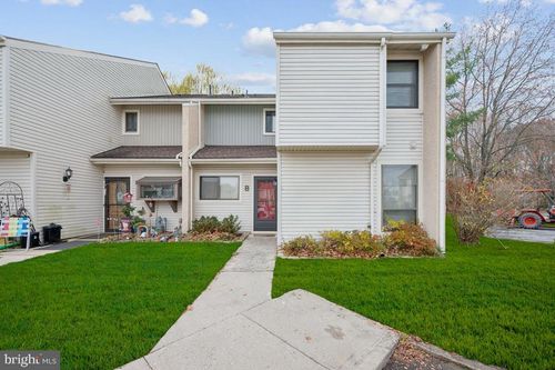 8 Tulip Ct, MOUNT LAUREL, NJ, 08054-2561 | Card Image