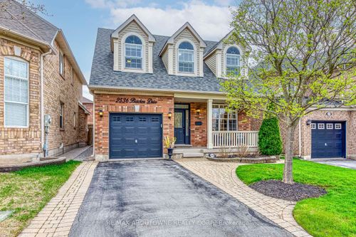 2536 Bracken Dr, Oakville, ON, L6M4R7 | Card Image