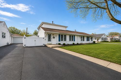 house-8912 S Ryan Road, Hometown, IL, 60456 | Card Image