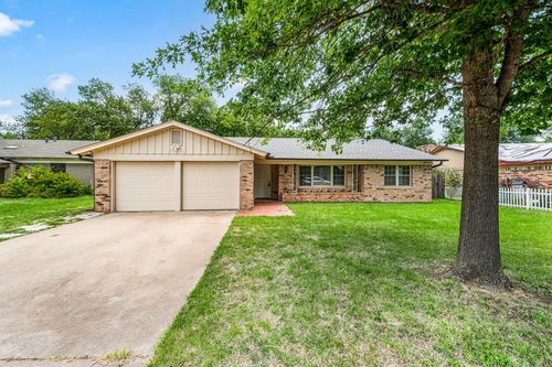 1016 W Creek Dr, Hurst, TX, 76053-5034 | Card Image