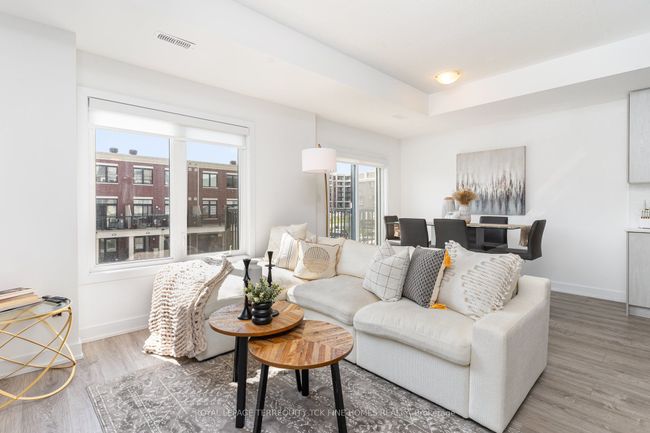 61 Kenneth Kirby Lane, House attached with 2 bedrooms, 3 bathrooms and 3 parking in Stouffville ON | Image 6