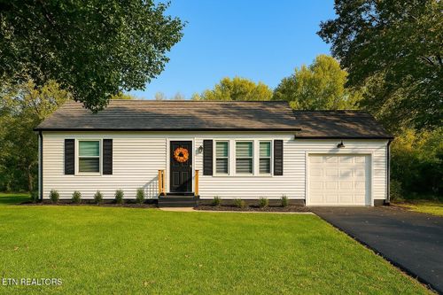 310 Canterbury Dr, Knoxville, TN, 37920-6430 | Card Image