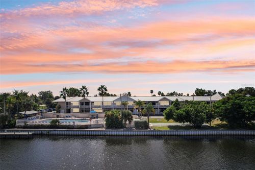611 Destiny Dr, RUSKIN, FL, 33570-3019 | Card Image