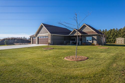 626 Lake Forest Cir, Detroit Lakes, MN, 56501-4833 | Card Image