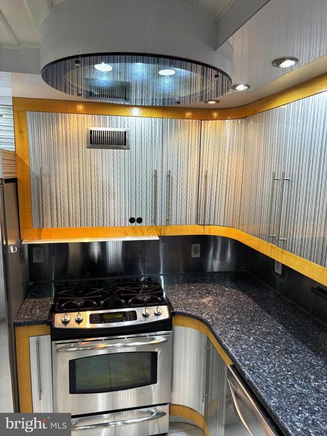 1043 Gardenview Loop, Condo with 3 bedrooms, 3 bathrooms and null parking in WOODBRIDGE VA | Image 20