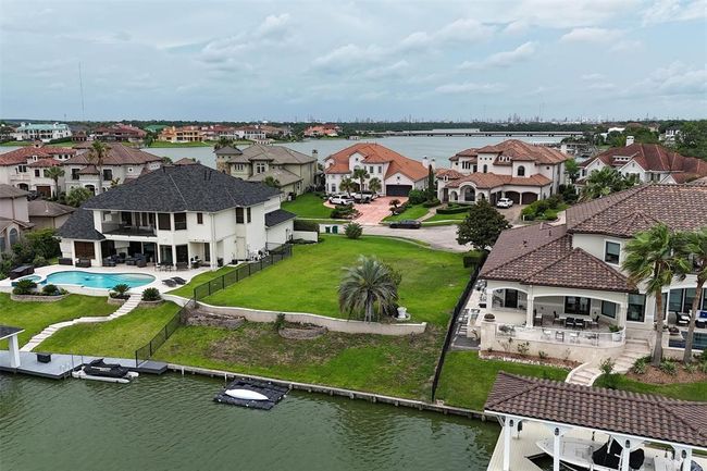10, 000 sq ft cul de sac lot with immediate water access to Clear Lake and Galveston Bay! | Image 18