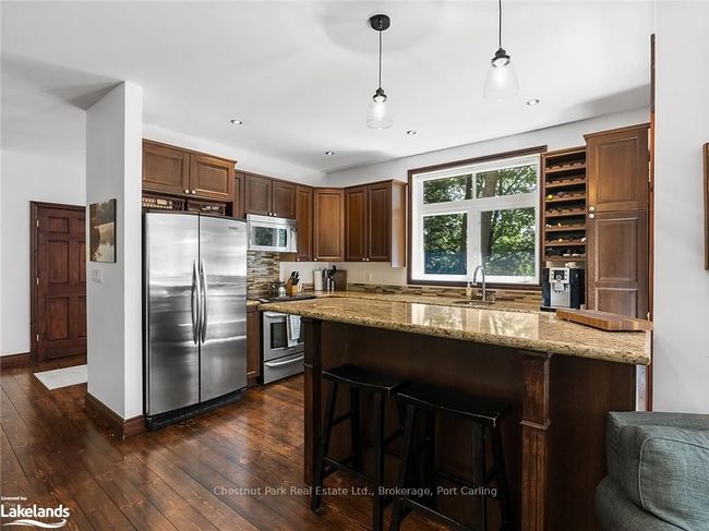 Granite island and countertops | Image 20