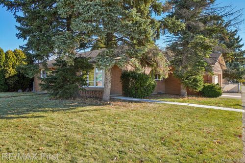 22400 Kelly Rd, Eastpointe, MI, 48021-2621 | Card Image