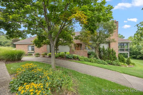 875 Cascade Hills East Dr Se, Grand Rapids, MI, 49546-3672 | Card Image