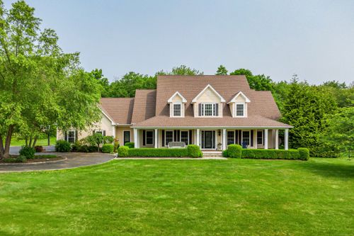 48 Mount Nebo Rd, Newtown, CT, 06470-2470 | Card Image