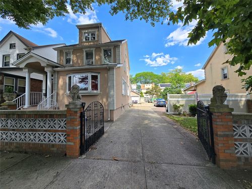 33 208th St, Bayside, NY, 11361-1317 | Card Image
