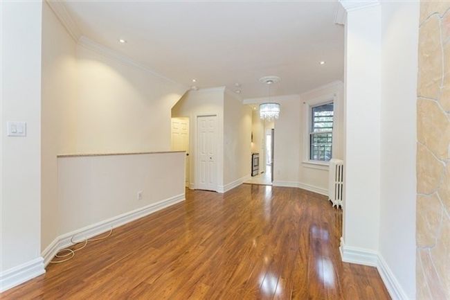 MAIN - 123 Seaton St, Home with 1 bedrooms, 1 bathrooms and 1 parking in Toronto ON | Image 4