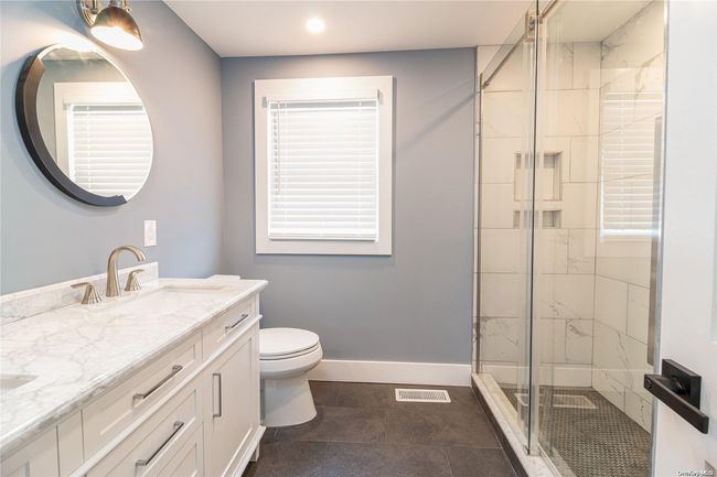 Full Bath | Image 9