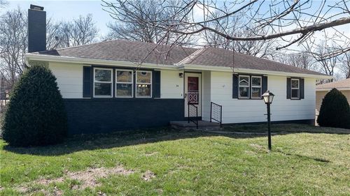 24 S Carriage Dr, Saint Joseph, MO, 64506-1233 | Card Image