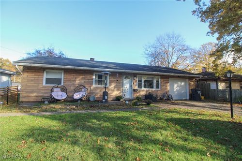 325 N Yorkshire Blvd, Austintown, OH, 44515-1525 | Card Image