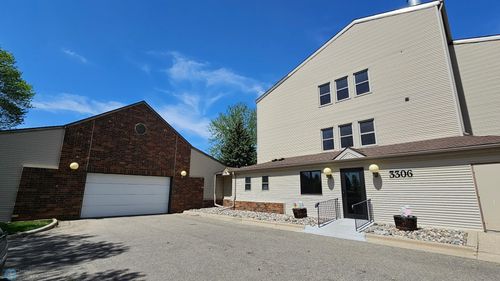 apt-303-3306 Village Green Blvd, Moorhead, MN, 56560-5490 | Card Image