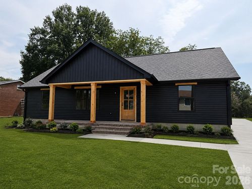 304 E Garden St, Landis, NC, 28088-1428 | Card Image