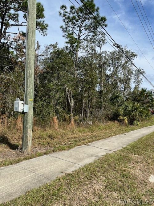 559 E Gulf To Lake Hwy, Lecanto, FL, 34461-9392 | Card Image