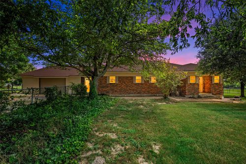 204 Christopher Dr, Eddy, TX, 76524-2560 | Card Image