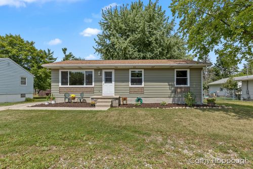 5226 W Willow Hwy, Lansing, MI, 48917-1418 | Card Image