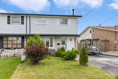 1348 Lakefield St, Home with 3 bedrooms, 3 bathrooms and 5 parking in Oshawa ON | Image 2