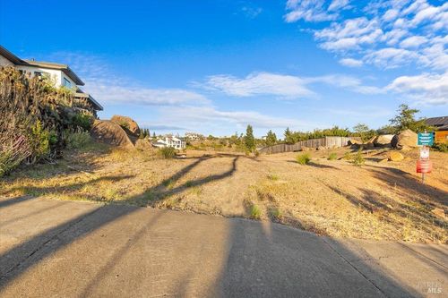 3850 Horizon View Way, Santa Rosa, CA, 95404-7652 | Card Image
