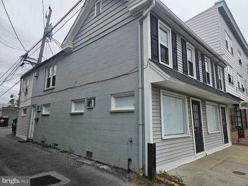 18 S Market St, MECHANICSBURG, PA, 17055-6331 | Card Image