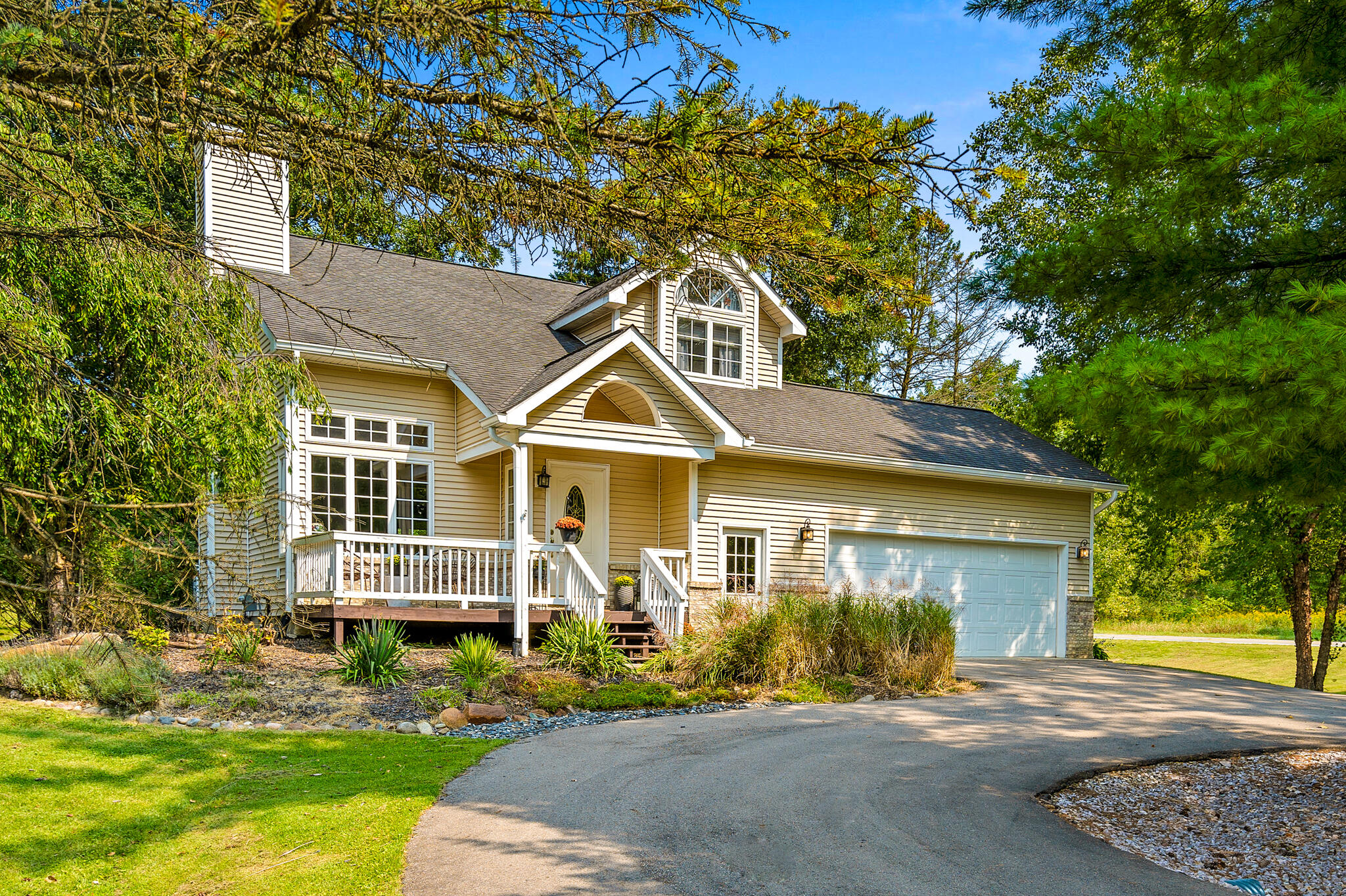 Silverton Dr, Whitmore Lake, MI 48189