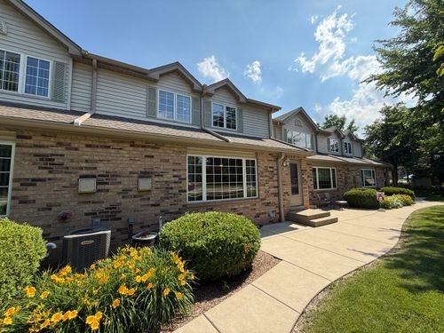 4225 W Grange Ave, Greenfield, WI, 53221-3053 | Card Image