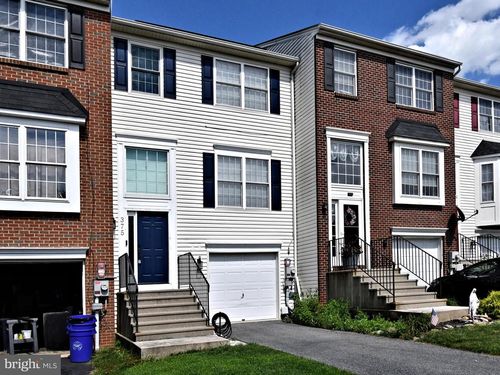 375 S Oak St, Freemansburg, PA, 18017-7069 | Card Image