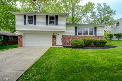 9331 Fairfield Dr, Twinsburg, OH, 44087-1501 | Card Image