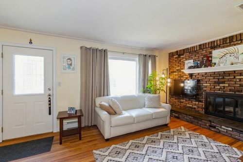 118 Pine Neck Ave, East Patchogue, NY, 11772-5731 | Card Image