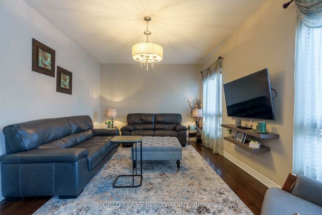 19 Partner Dr, House other with 4 bedrooms, 3 bathrooms and 2 parking in Courtice ON | Image 6