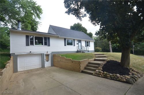 2455 Scotland Dr, Akron, OH, 44305-3967 | Card Image