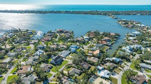 1833 Sandalwood Dr, SARASOTA, FL, 34231-5329 | Card Image